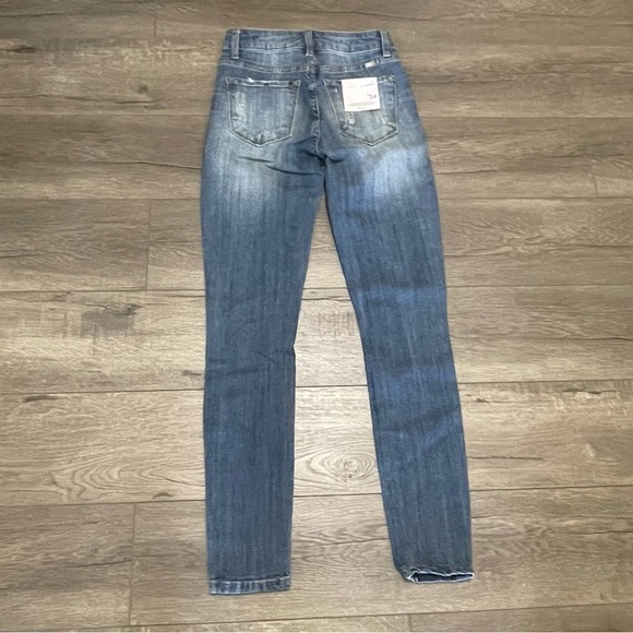 KanCan Women’s Mid Rise Jeans Distressed Ripped Medium Wash Sz 1/24 NWT. - Picture 4 of 10